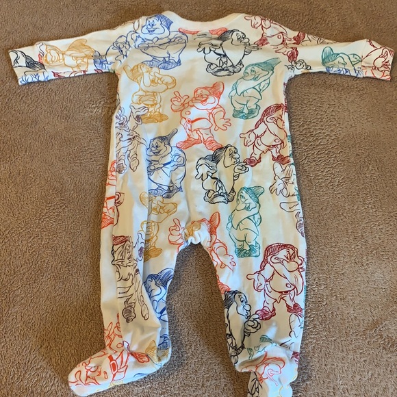 Baby Gap Seven Dwarfs PJs 0-3 months - Picture 4 of 4